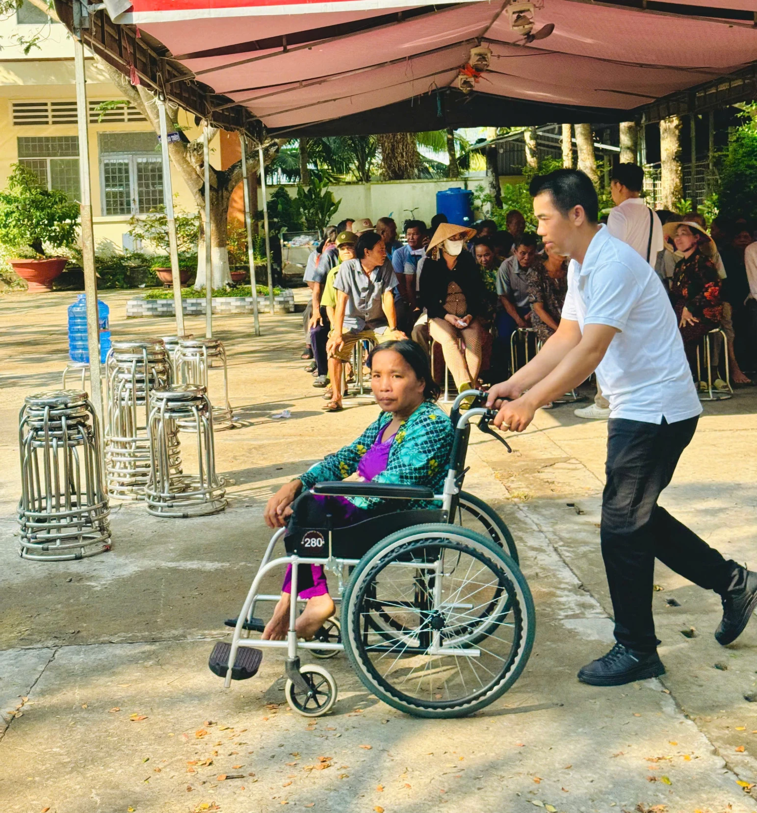 https://static.quochuyanhcorp.vn/21537/2025/Thiện nguyện Kiên Giang/z6546305873945_9a4bb726b6c9dafbf8d6b34f36602988.jpg